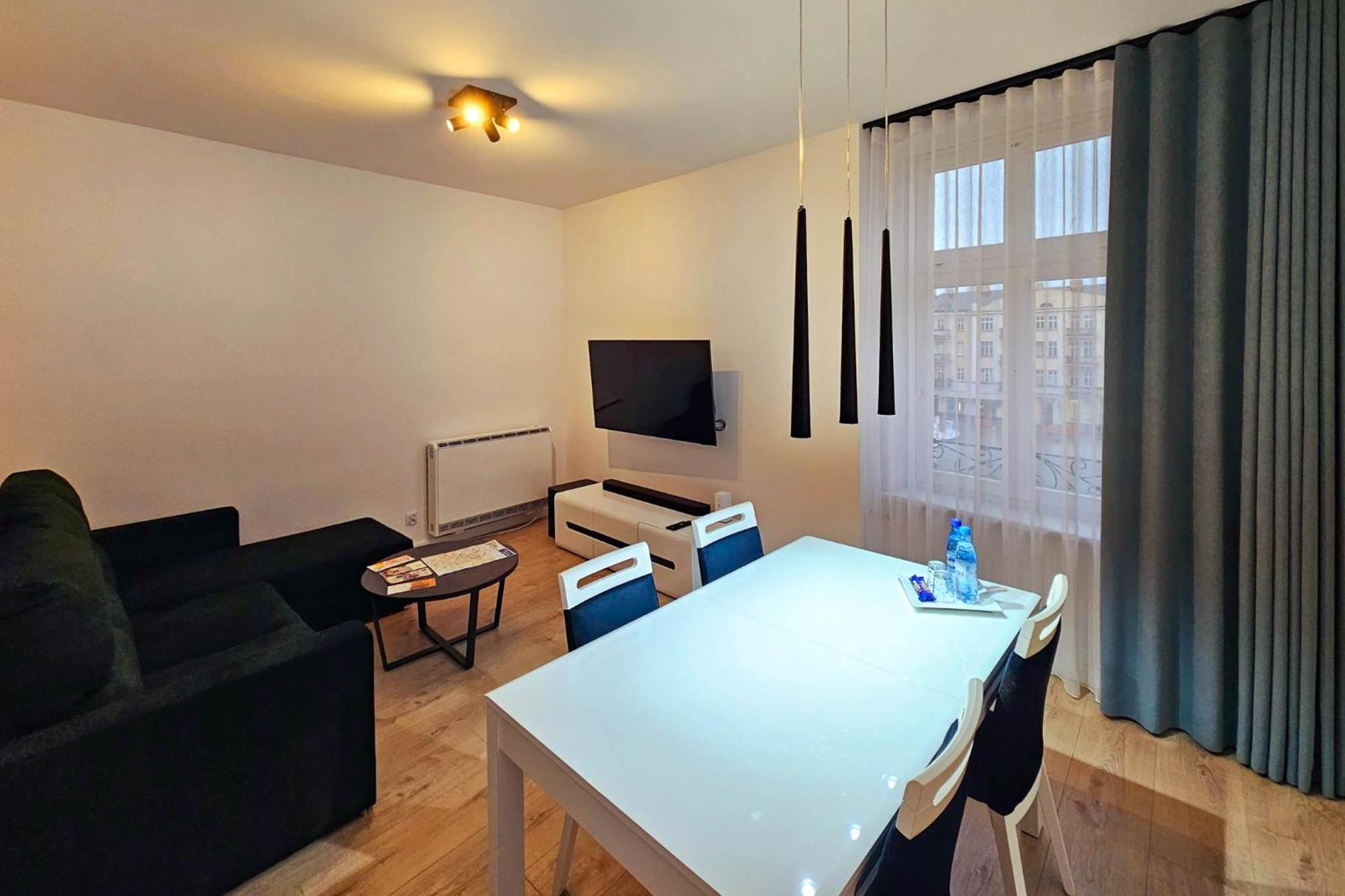 Apartment Na Starowce - 3 Pietro Z Widokiem Na Ratusz, Rynek Glowny I Centrum Kalisz (Greater Poland)